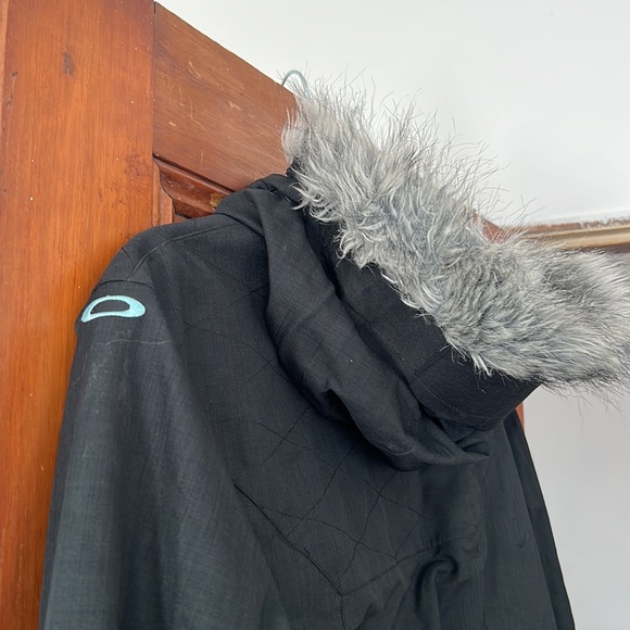 Oakley Women’s Snowboarding Jacket - Picture 7 of 7